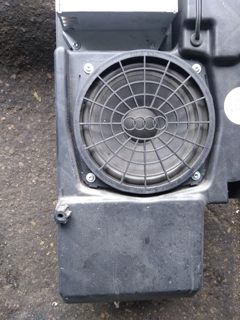 Tuba subwoofer audi a4 b7 kombi oryginał