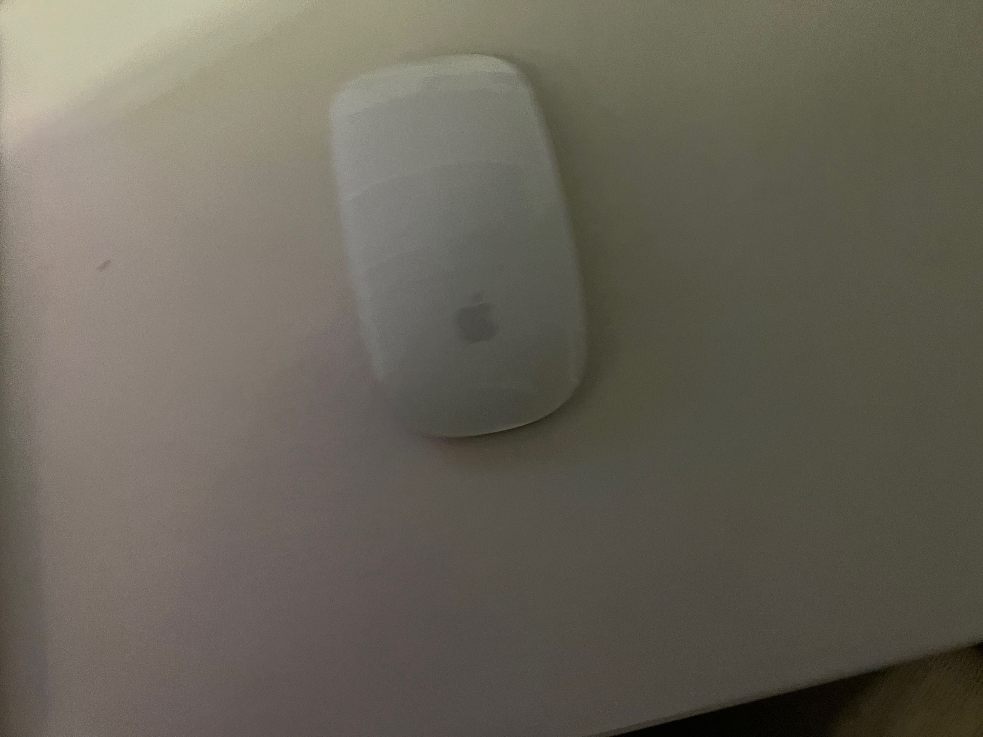 Sprzedam Macbook pro z roku 2020 i myszkę magic mouse 2