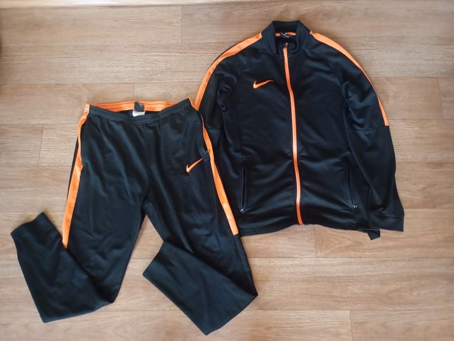 Спортивний костюм Nike  розмір М