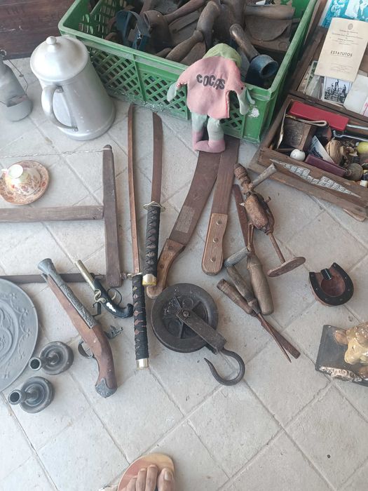 Lote de antiguidades fim de actividade