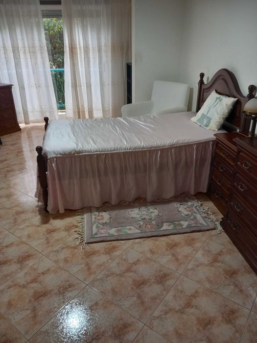 Aluga-se Quarto a Estudante Universitária - Monte Caparica - FCT