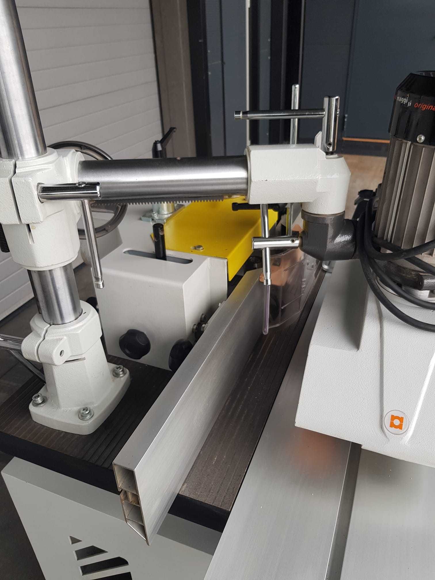Frezarka KUSING SFNA 1200 z posuwem 6/25