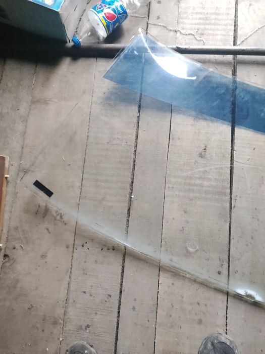 стекло лобовое Renault 9