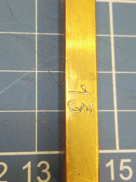 krzyż krucyfiks mosiężny wygrawerowane 13 domowy