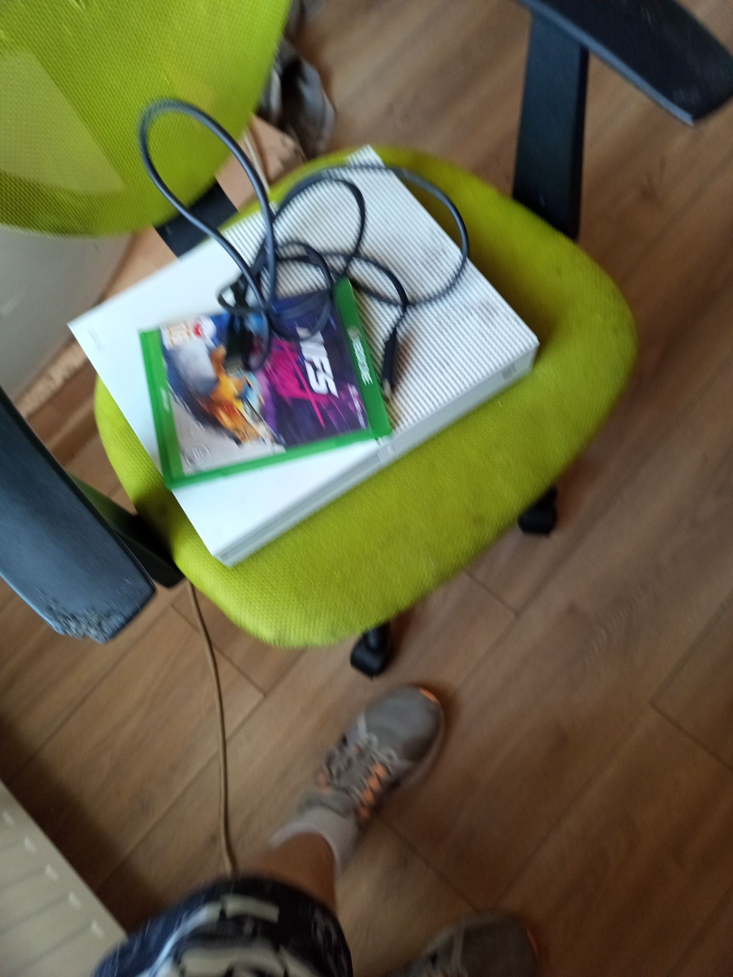 XBOX one s z grą i kable hdmi