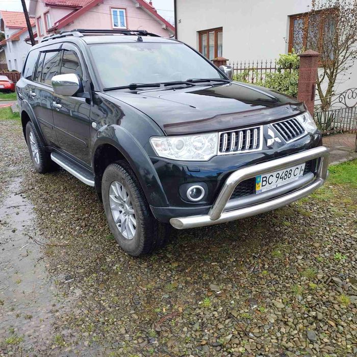 Mitsubishi Pajero Sport 2011 року
