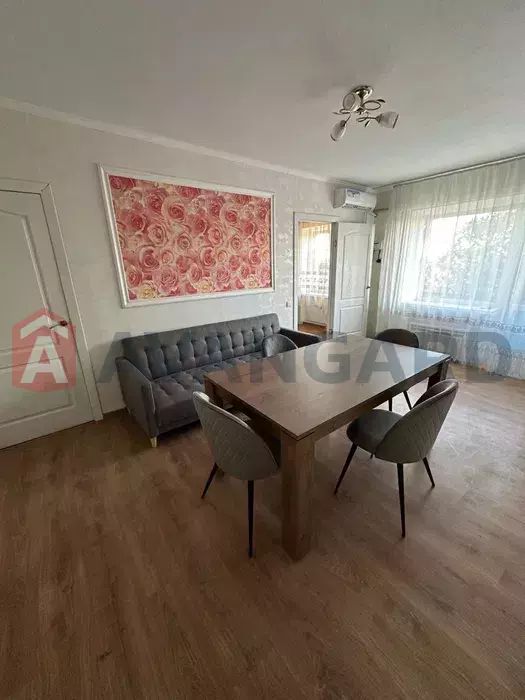 Здається 3-х кімнатна квартира на Черемушках.