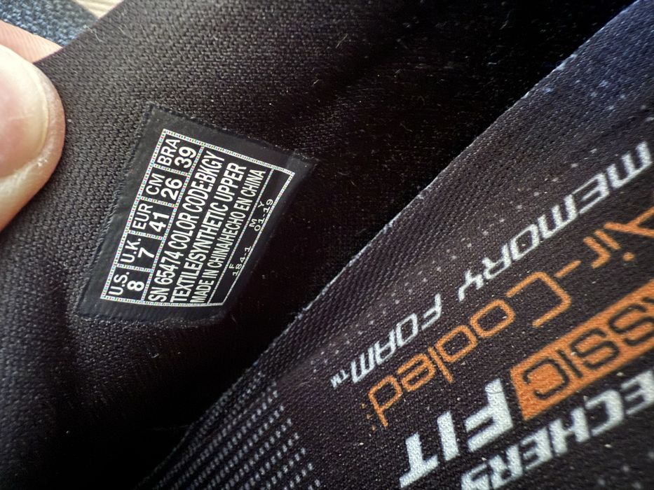 Кросівки без шнурівки Skechers 41 розмір стан нових