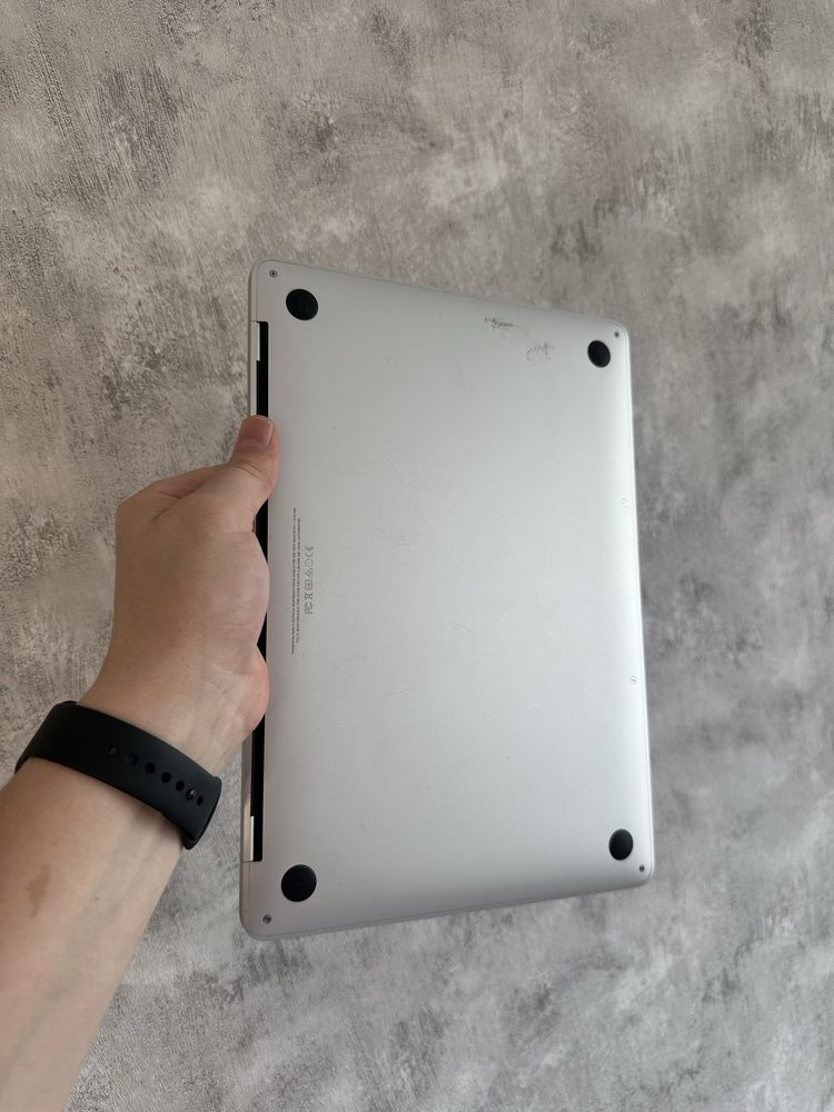 MacBook Pro i5 / 16 ГБ оперативної пам’яті / 256 ГБ