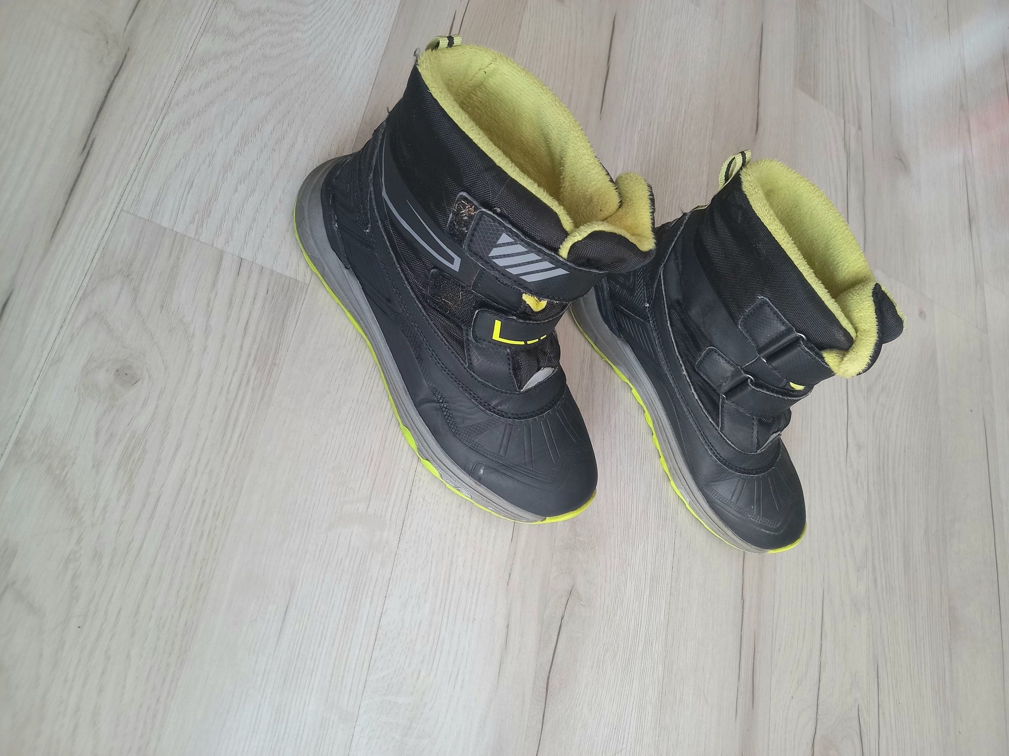 Czarne buty zimowe chłopięce śniegowce Lupilu 35