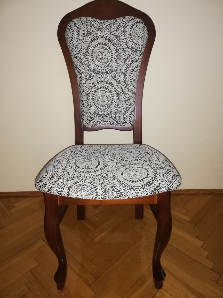 Sprzedam stół z 8 krzesłami
