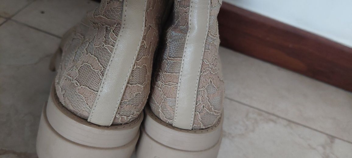 Koronkowe botki Guess ażurowe szydełkowe trapery boho