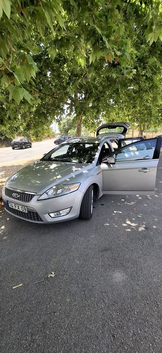 Ford Mondeo de 2008 com 199 000 km.