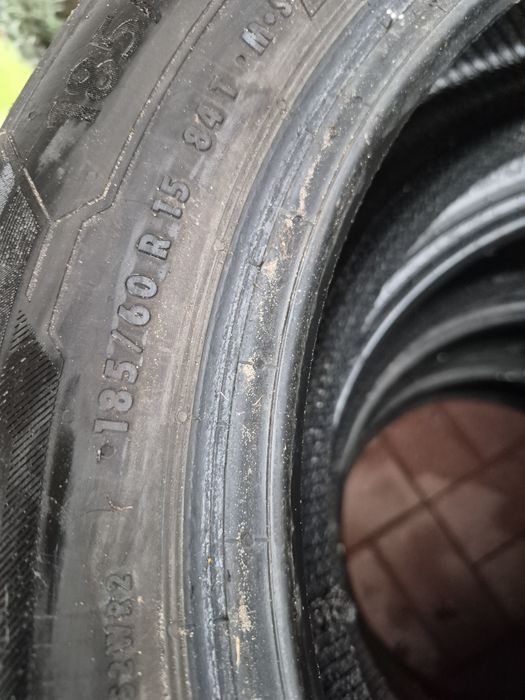 Komplet opon zimowych Barum 185/60 R15