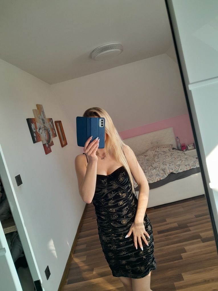 Sukienka welurowa blyszczaca marszczoną sexy mini dekolt s m