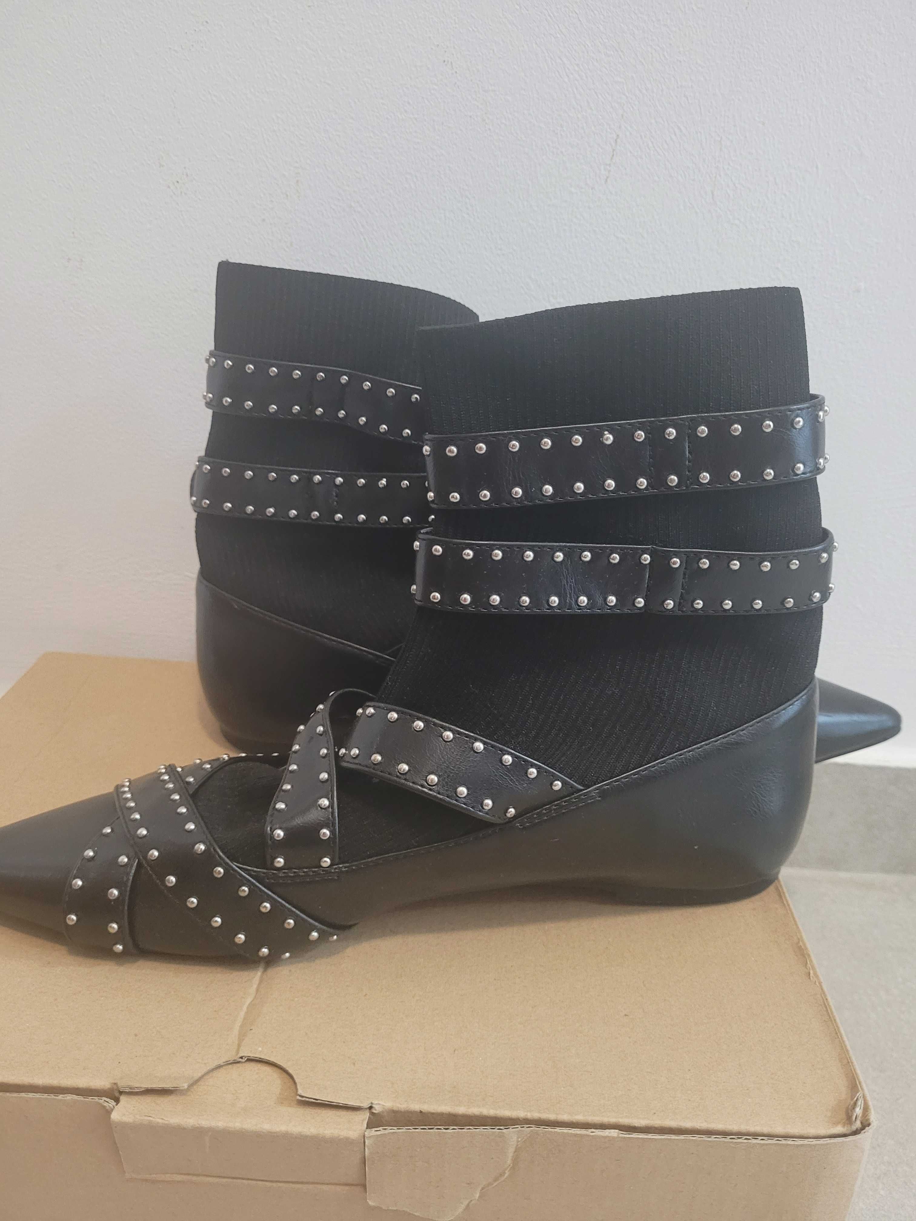 Bota preta sem salto da Zara