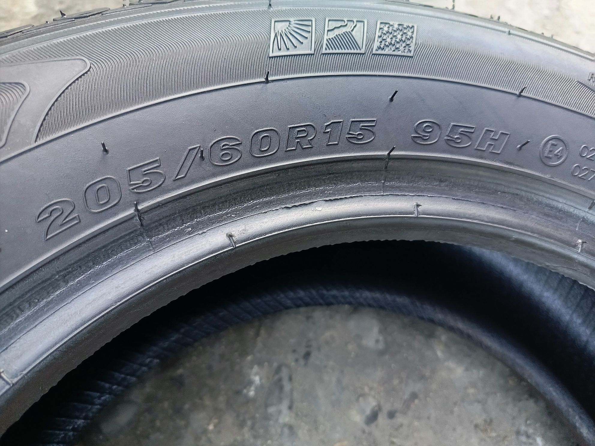 Sprzedam bardzo ładne opony 205/60 r15