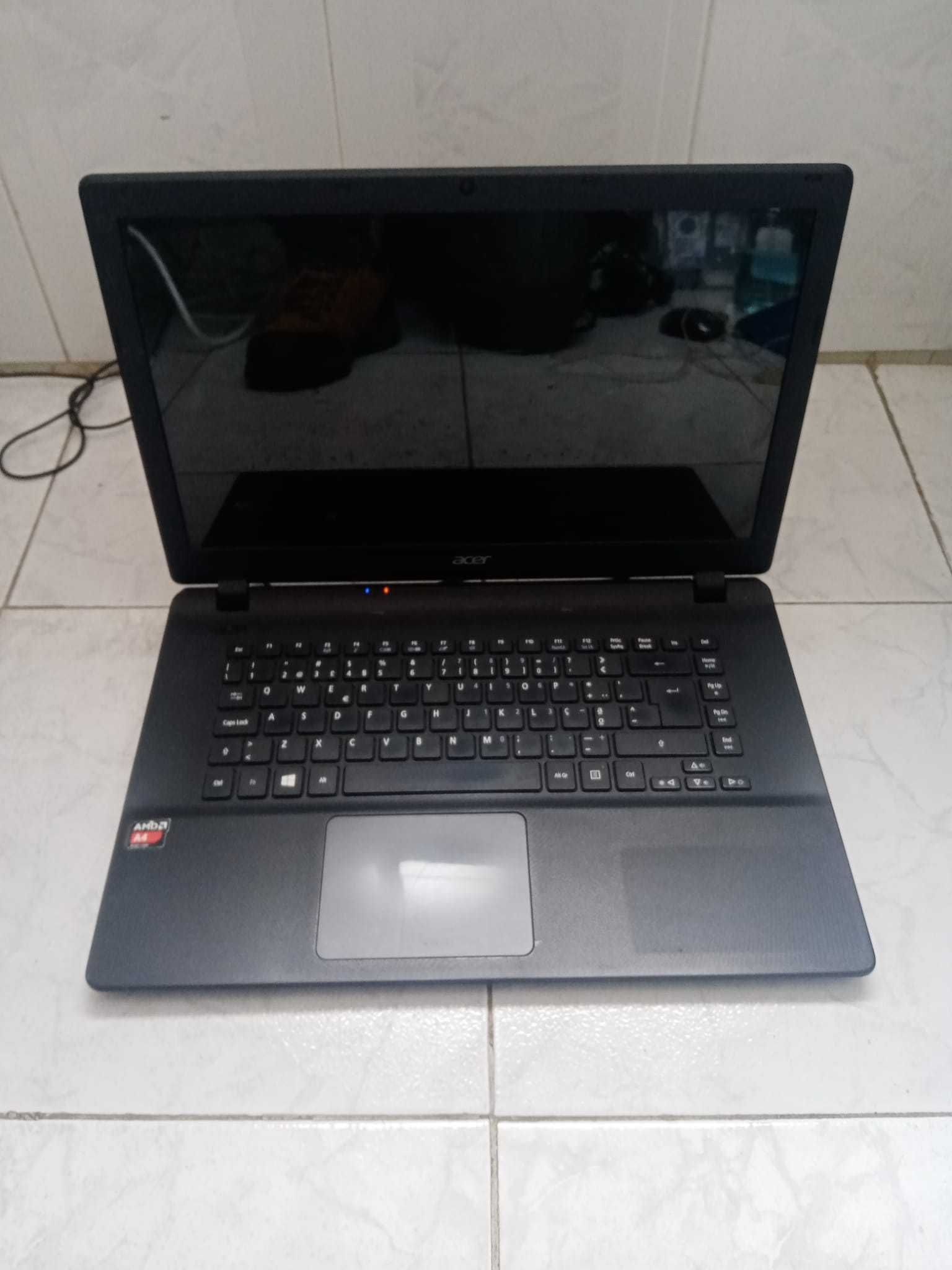 Portátil Acer Aspire AMD A4