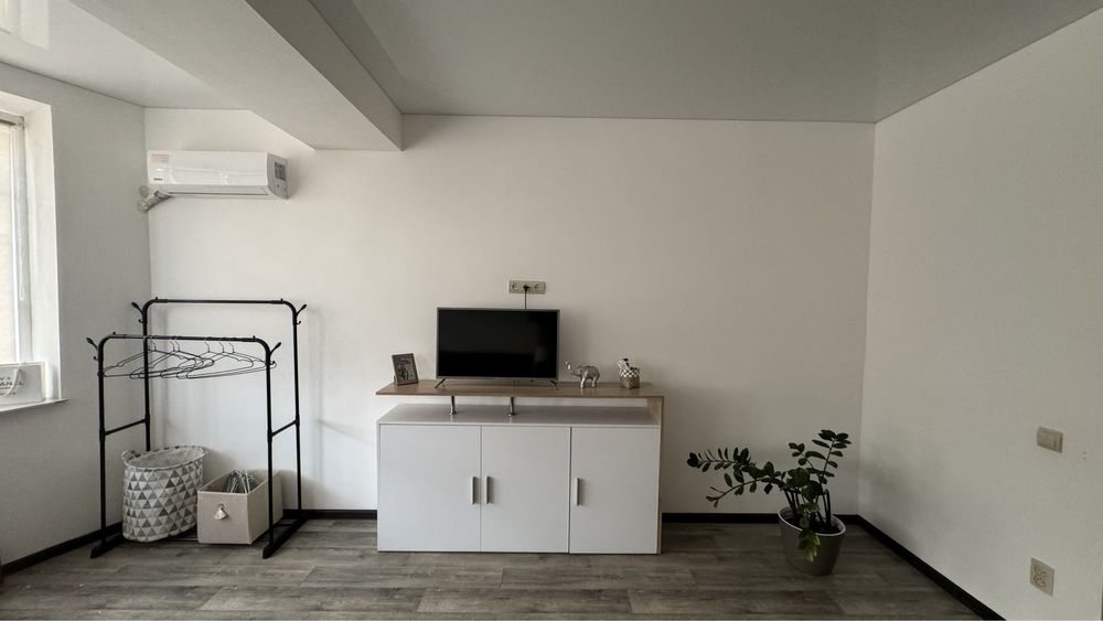 Здам чисту акуратну квартиру 1 поверх Южне Південе Іванова12 біля моря