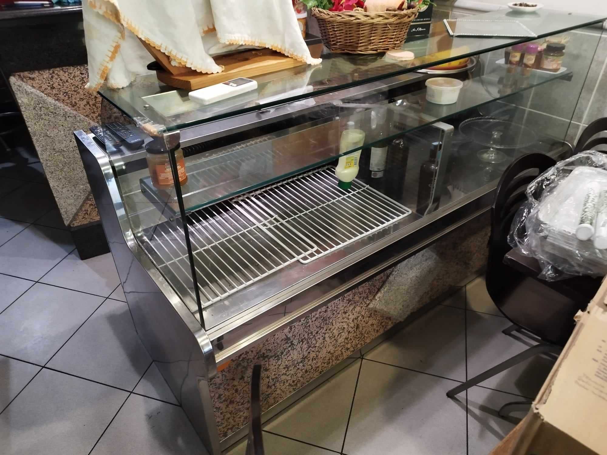 Forno de pizzas usado a funcionar bem.