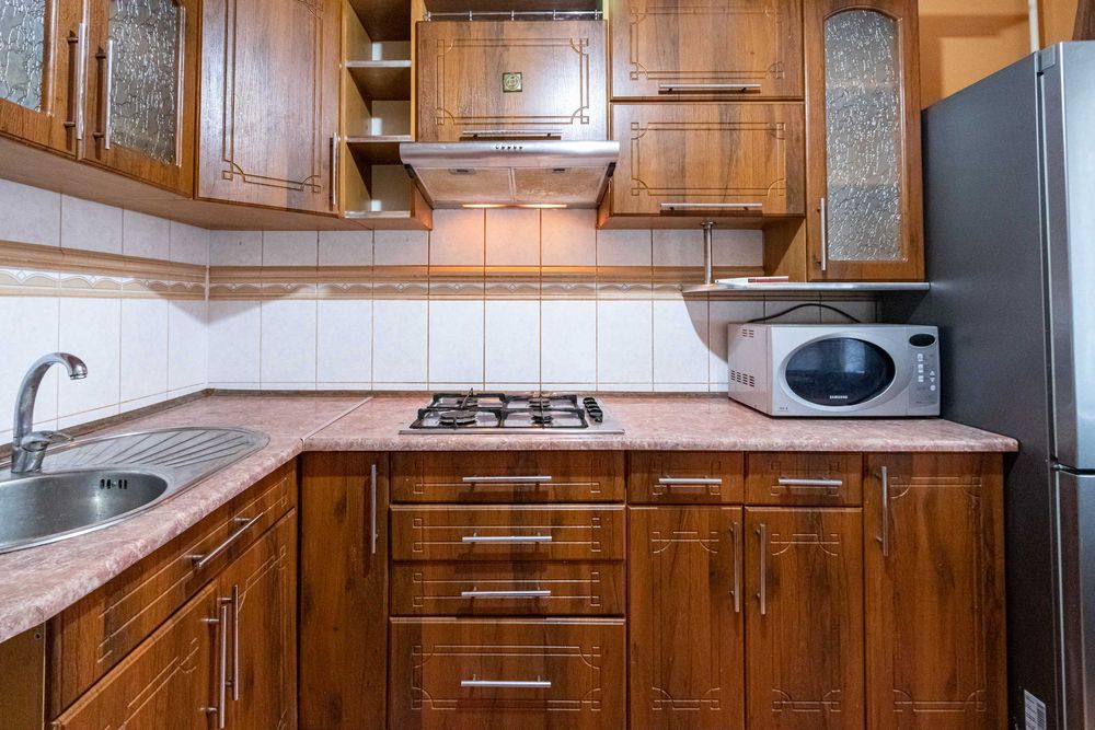 2-к. квартира з ремонтом, бойлером та лоджією за вул. Василя Стуса