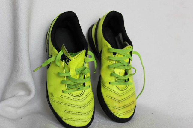Buty groszki Nike r.32 piłka nożna neonowe zielone