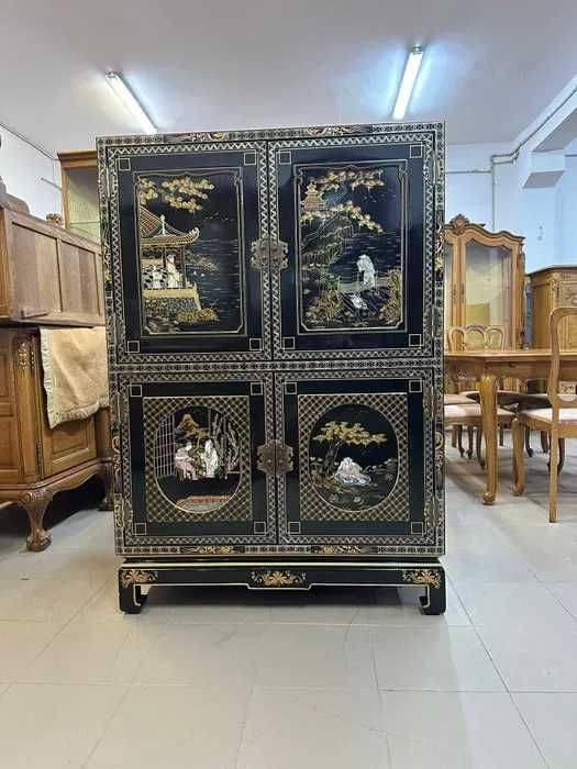 Stylowa, orientalna czarna komoda – ręcznie zdobiona, lakierowana.