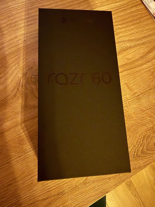 Motorolla Razr 60 5G 8/256gb nowa