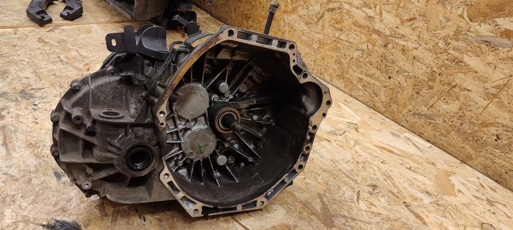 Renault Trafic III 3 Vivaro B talento 1.6 dci skrzynia biegów pf6050