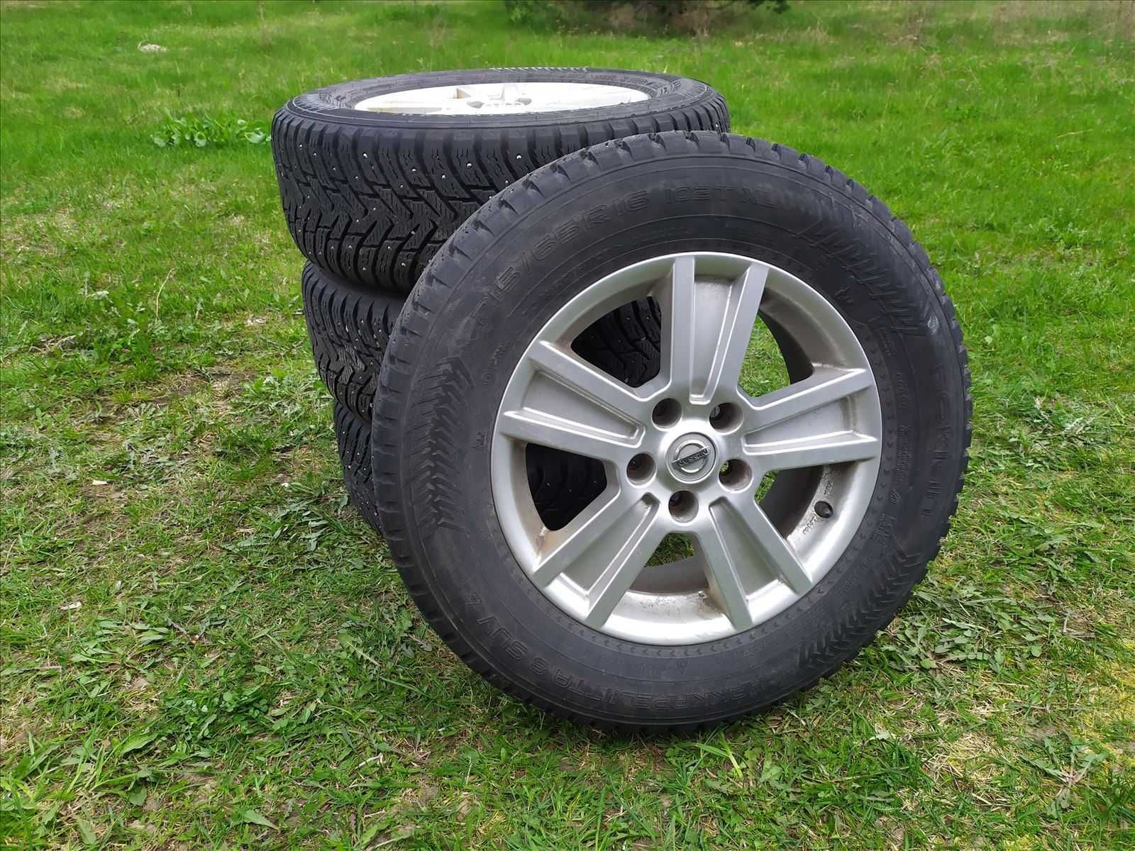 Шини Nokian 215 65 R16 з дисками 6,5jx16H2 Nissan