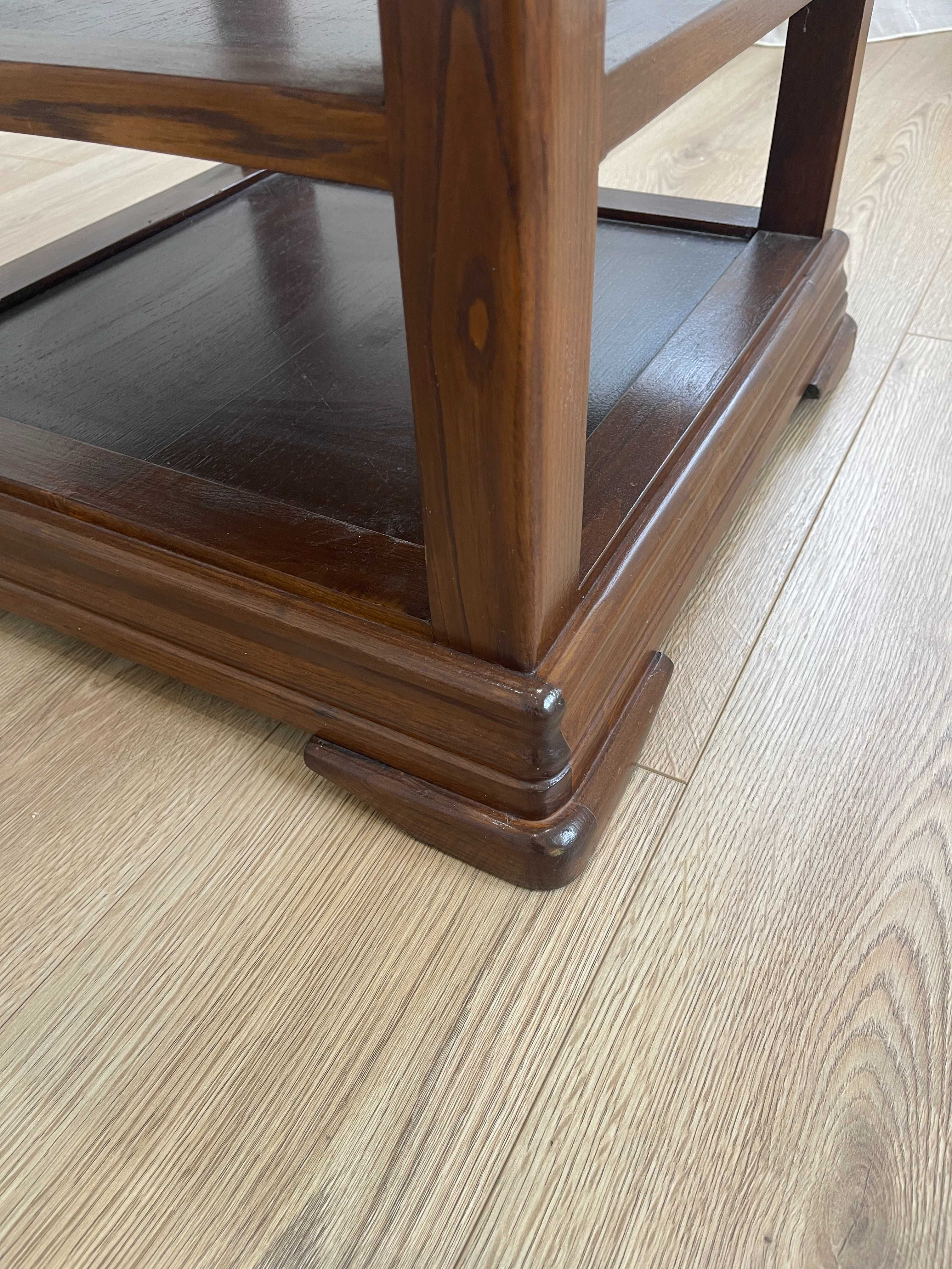 Mesa para televisão em madeira maciça