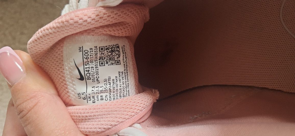 Кросівки жіночі Nike