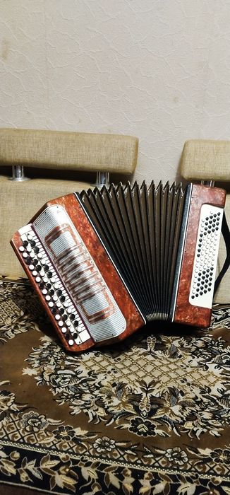 Малий (зменшений) баян Кіровський на 80басів.