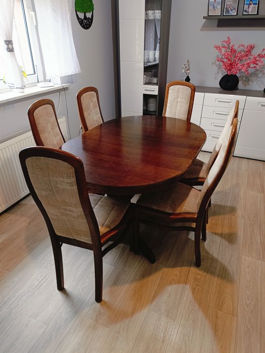 Stół rozkładany z 6 krzesłami