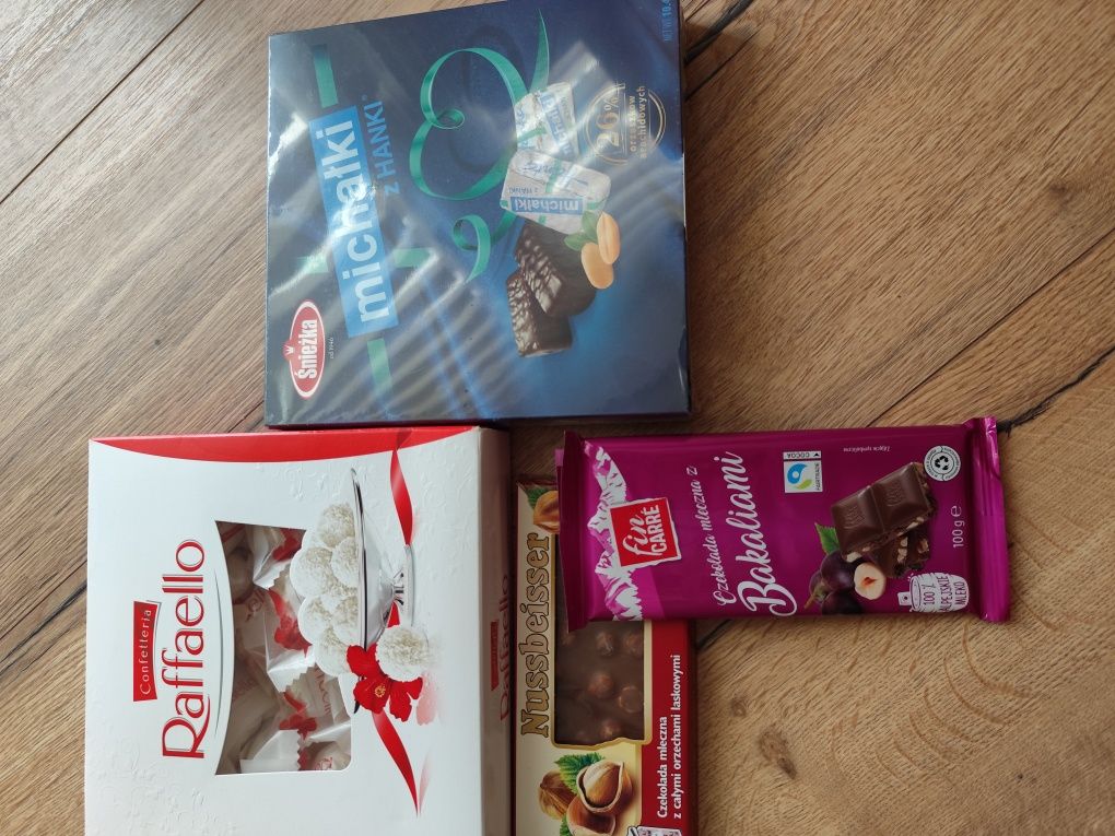 Zestaw słodyczy : Michałki, raffaely,nussbeisser