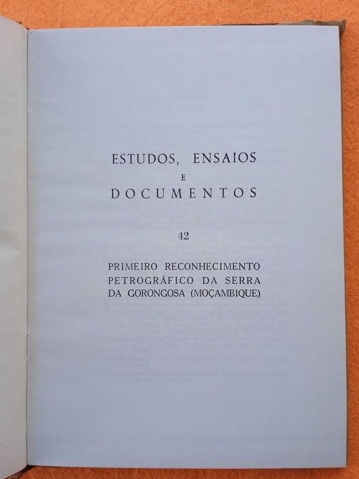 Primeiro Reconhecimento Petrográfico da Serra da Gorongosa