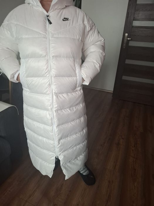 Biały puchowy płaszcz Nike