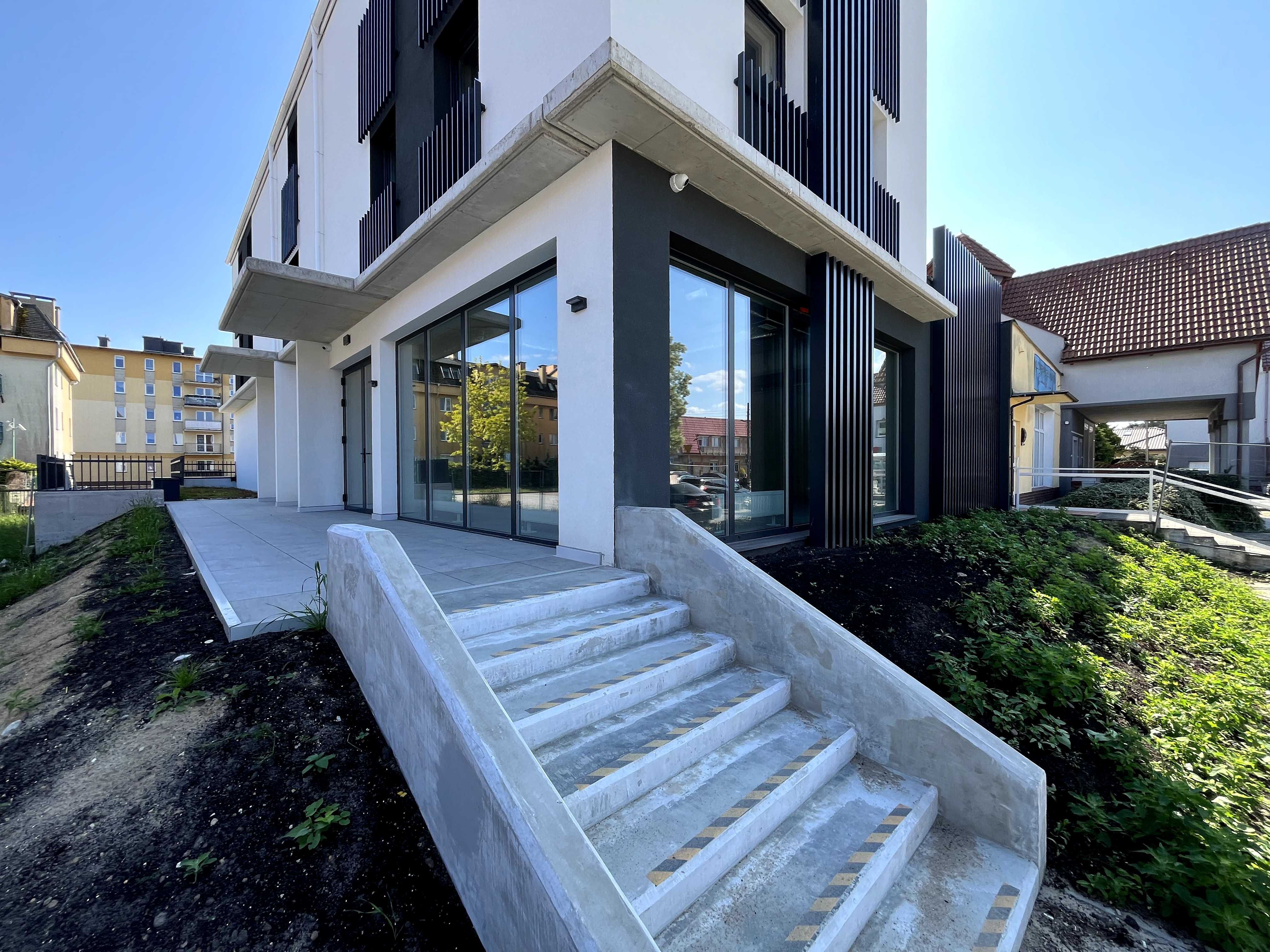 Do wynajęcia lokal HANDLOWO-USŁUGOWY 450 m² dwupoziomowy – ŚWINOUJŚCIE