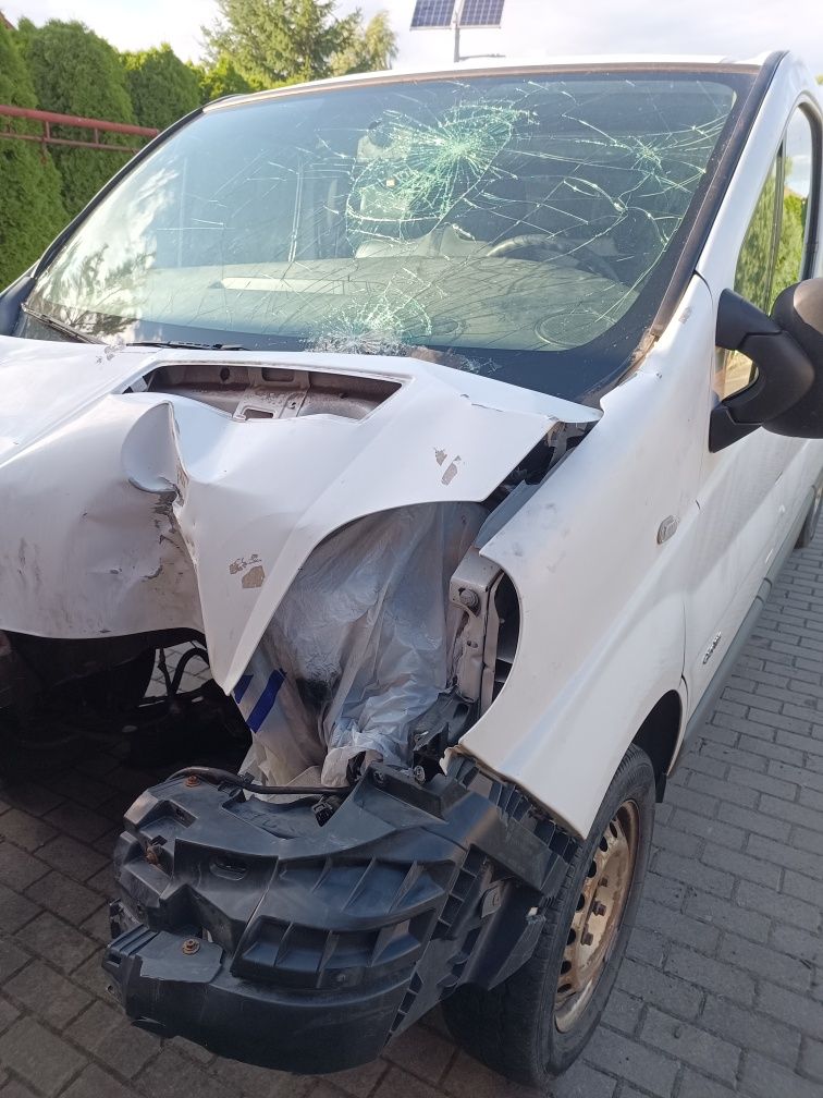 Renault Trafic 2,0 CDTI 2007r uszkodzony