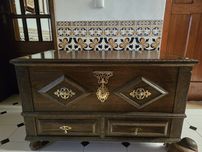 Vendo arca de madeira para decoração e arrumação