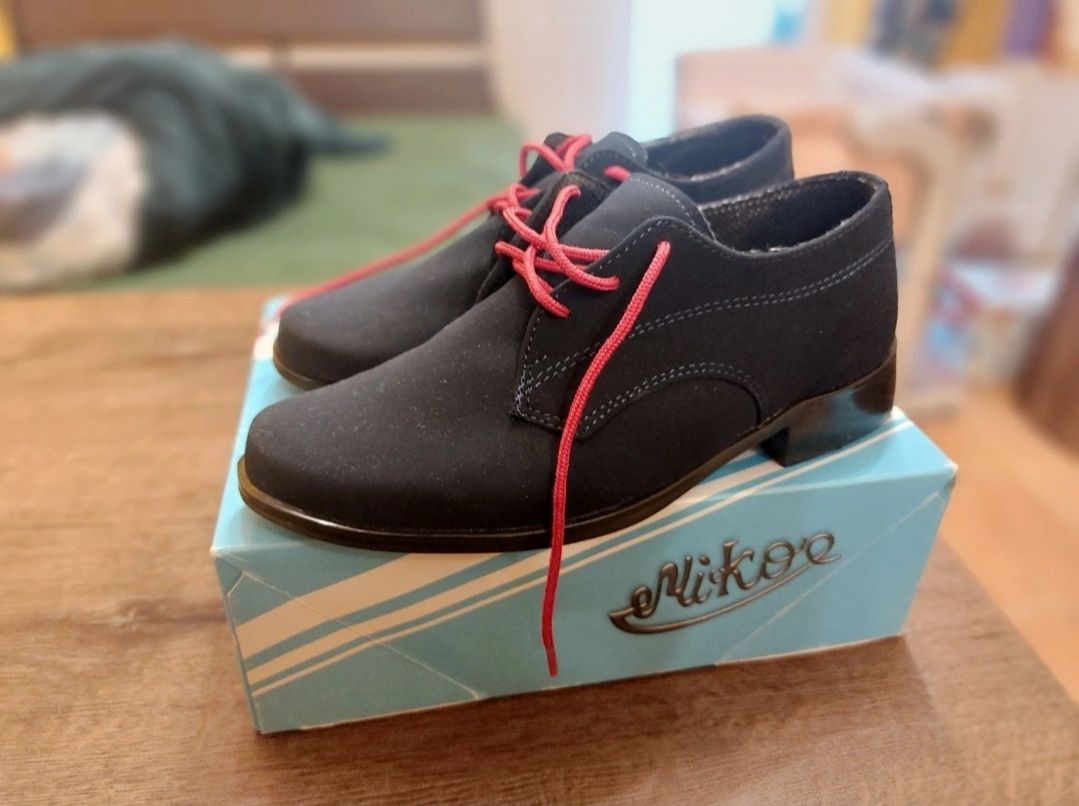 Dziecięce buty do garnituru