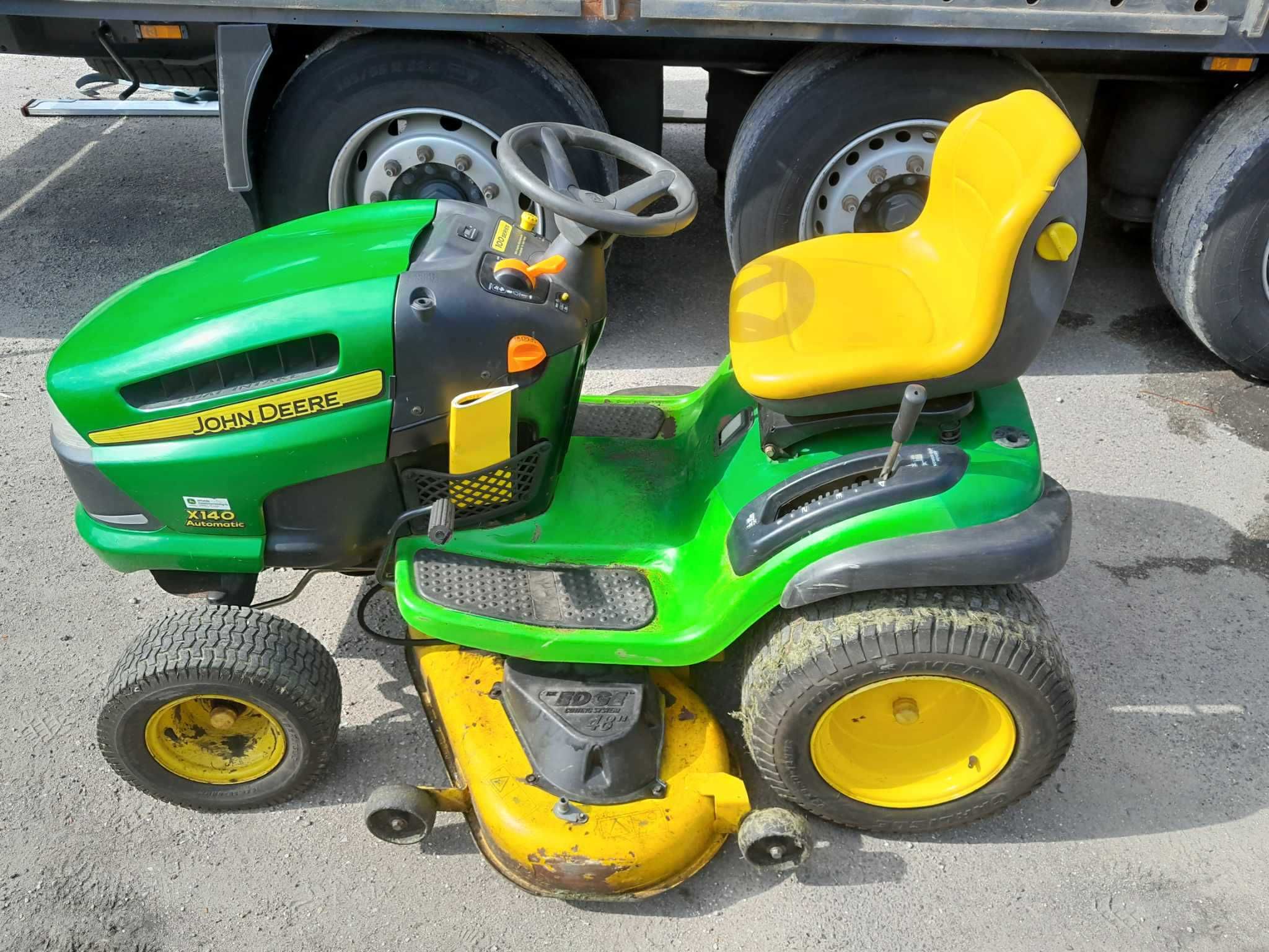 Kosiarka John Deere X 140 z 2009 roku