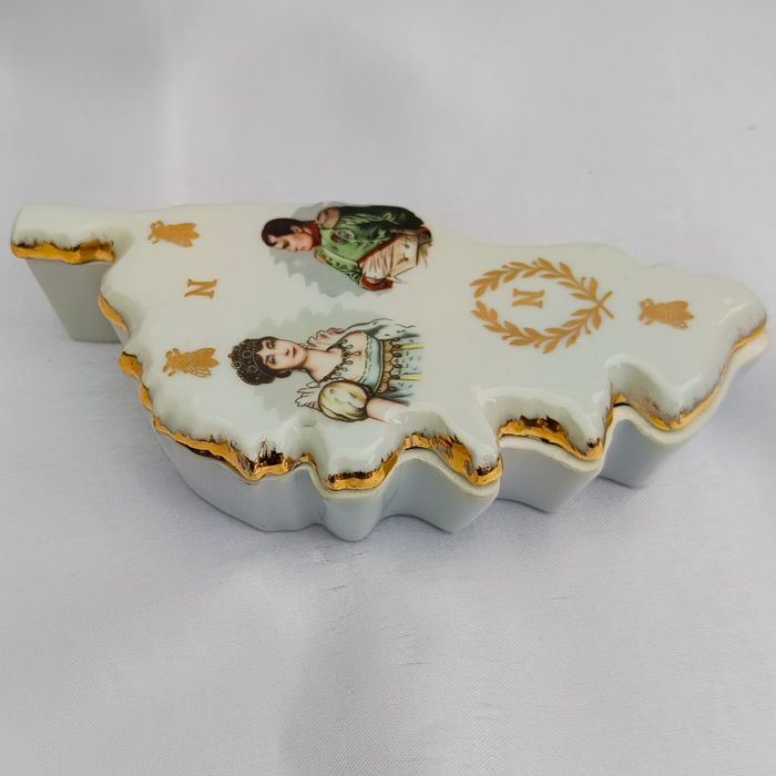 "Наполеон і Жозефіна" порцелянова скринька