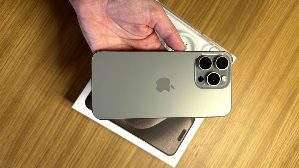 iPhone 15 Pro Max 256GB Titanium estado impecável