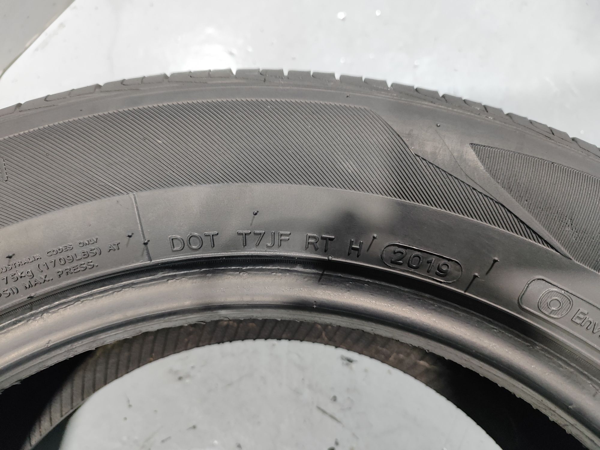 2 pneus semi novos 224-60R17 Hankook - Oferta dos Portes