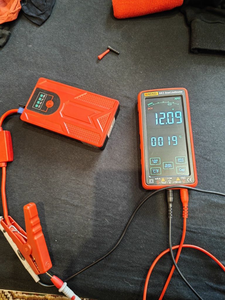 Powerbank rozruchowy, jump starter