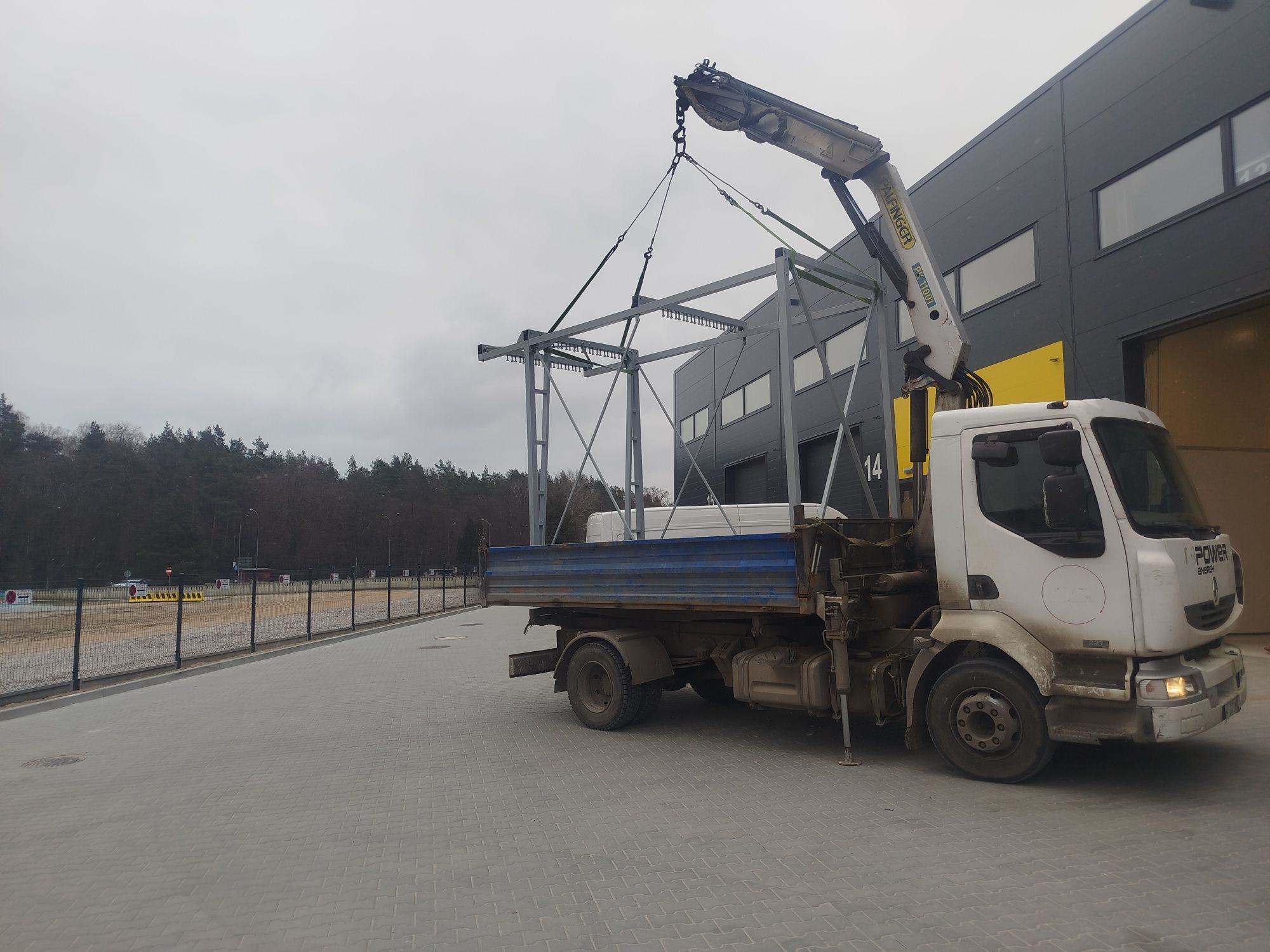 Usługi Transportowe Żuraw HDS , Wywrotka 3 STR ład 8t Żwir P