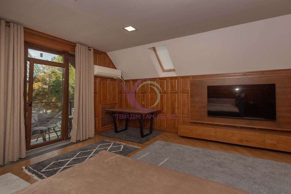 Здається в оренду будинок на 3 поверхи по вул. Достоєвського