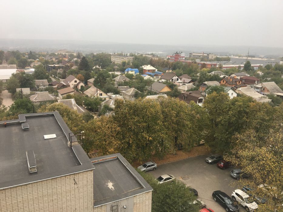 Продам 2х поверх. будинок з участком  10 сот.біля метро Перемога