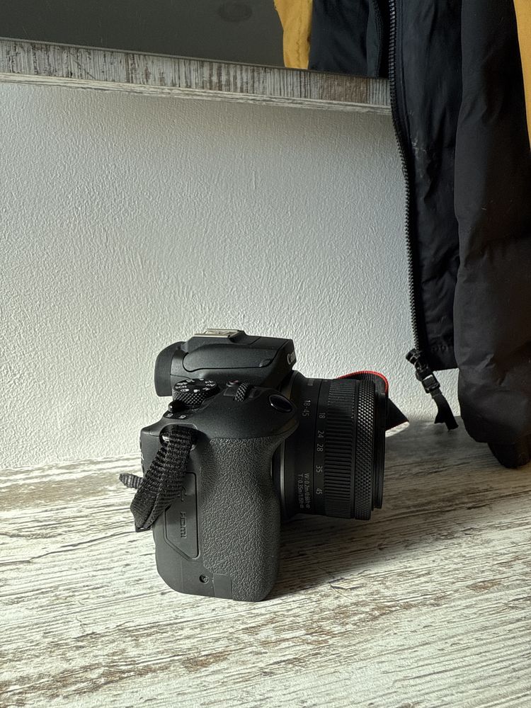 Canon eos R100 de origem